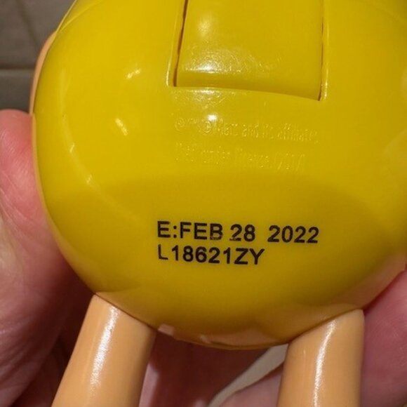 Mars Candy M&M Yellow Character Plastic Figure 2022 Back Opens - Picture 8 of 9